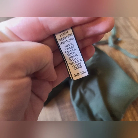 Victoria's Secret Green Tee Shirt Bra - Picture 8 of 9